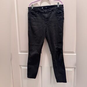 Kut from the Kloth Black Skinny Jeans with Knee Distressing